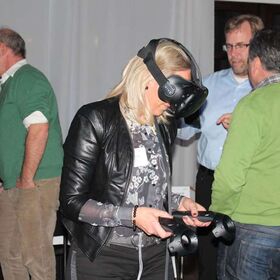 Margit mit VR-Brille